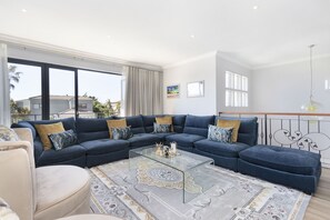 House (6 Bedrooms) | Interior