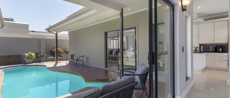 House (6 Bedrooms) | Interior