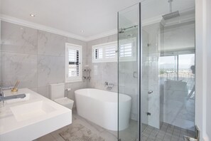 Talo (6 Bedrooms) | Sisätilat