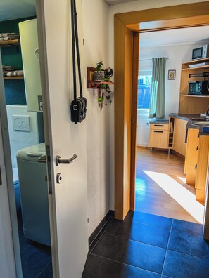 冰箱、微波炉、烤箱、炉灶