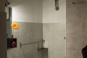 Dusche, Haartrockner, Shampoo