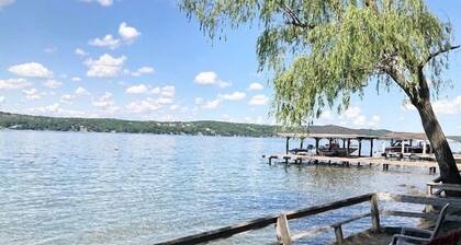 Canandaigua Lake Charmer! Wildflower Cottage - Lake Access, Master Suite, Deck