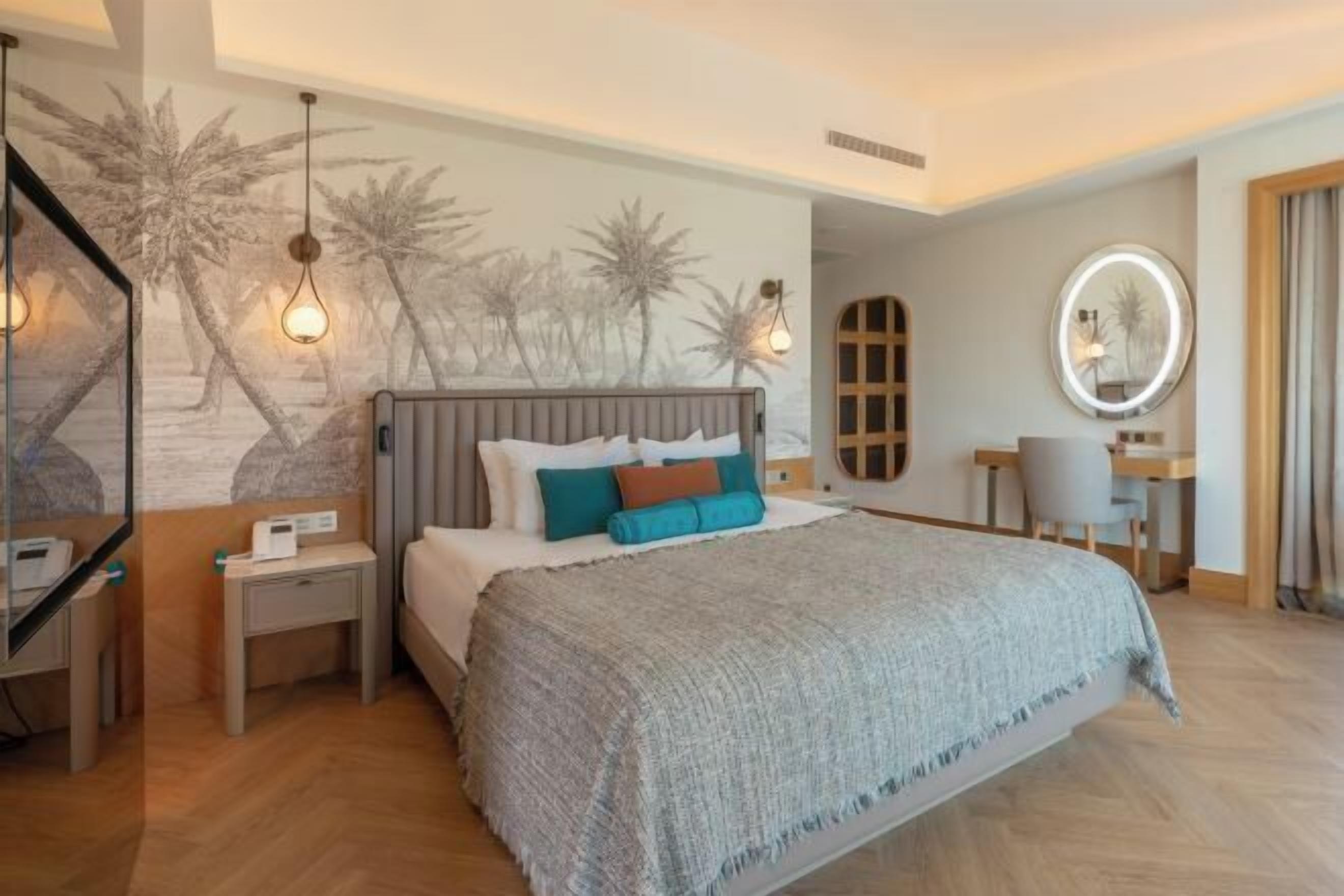 Hypo-allergenic bedding, free minibar, in-room safe, laptop workspace