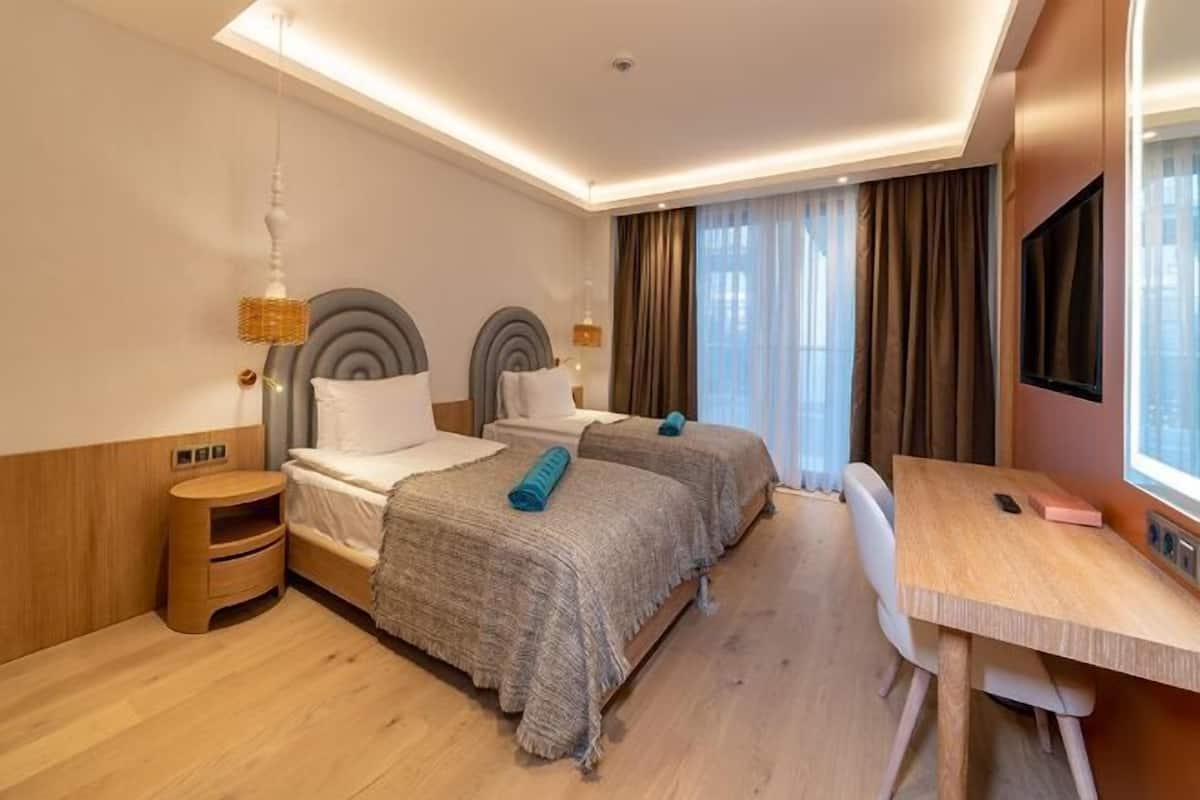 Hypo-allergenic bedding, free minibar, in-room safe, laptop workspace