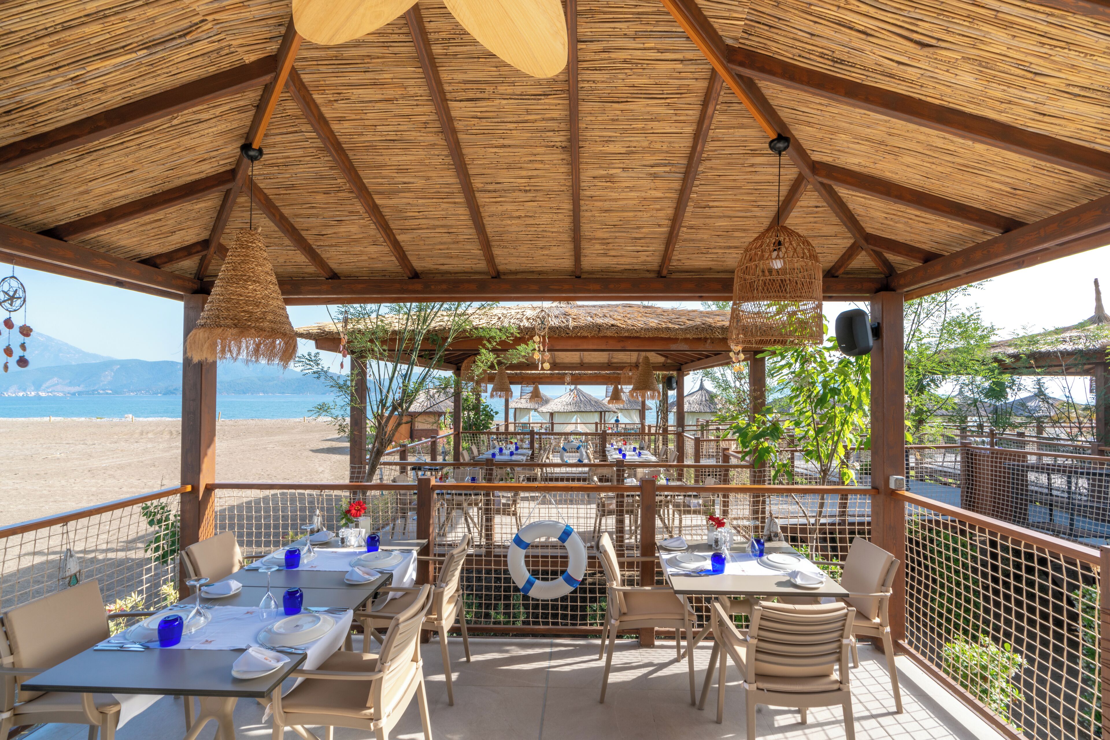 9 restaurants; breakfast, lunch and dinner served 