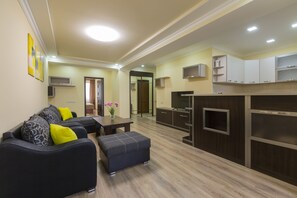 Panorama appartement, balkon, uitzicht op heuvels | Woonruimte