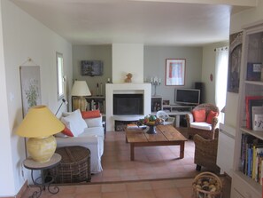 TV - Maison Avec Vue (Ménerbes)
