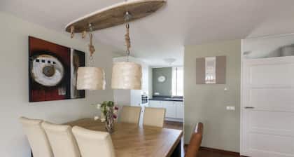 15 km van Amsterdam, Ruime Gezinswoning, Gratis Wifi