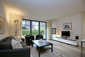 تلفزيون، مشغل دي في دي، كُتُب، ستيريو