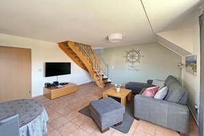 TV, DVD player, books, stereo - Die Ferienwohnung Luisa/03 ist Eine 3-zimmer-wohnung für bis zu 5 Personen (Ostseebad Boltenhagen)