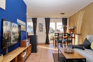 Fernseher, DVD-Player, Stereoanlage