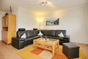 Fernseher, Bücher, Stereoanlage