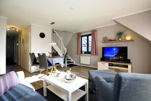 Fernseher, DVD-Player, Stereoanlage