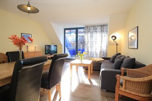 Fernseher, DVD-Player, Stereoanlage