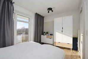 1 bedroom, travel cot, free WiFi