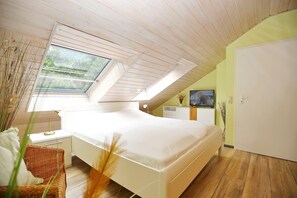 2 bedrooms, iron/ironing board, free WiFi