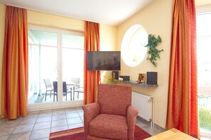 Fernseher, Bücher, Stereoanlage