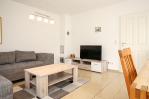 Fernseher, DVD-Player, Stereoanlage