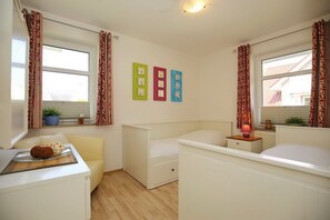 2 Schlafzimmer, Reisekinderbett, kostenloses WLAN