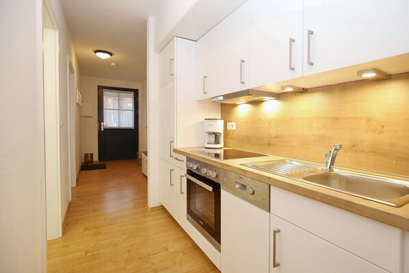 Kühlschrank, Ofen, Herdplatte, Geschirrspüler