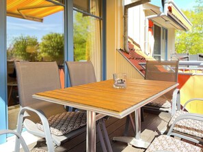 تناول الطعام بالخارج