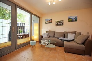 Fernseher, Bücher, Stereoanlage