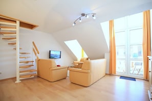 Fernseher, Bücher, Stereoanlage