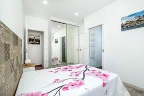 1 chambre, fer et planche à repasser, lit parapluie, Wi-Fi gratuit