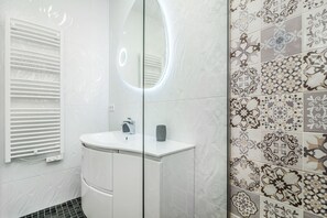 Shower, hair dryer, towels, soap