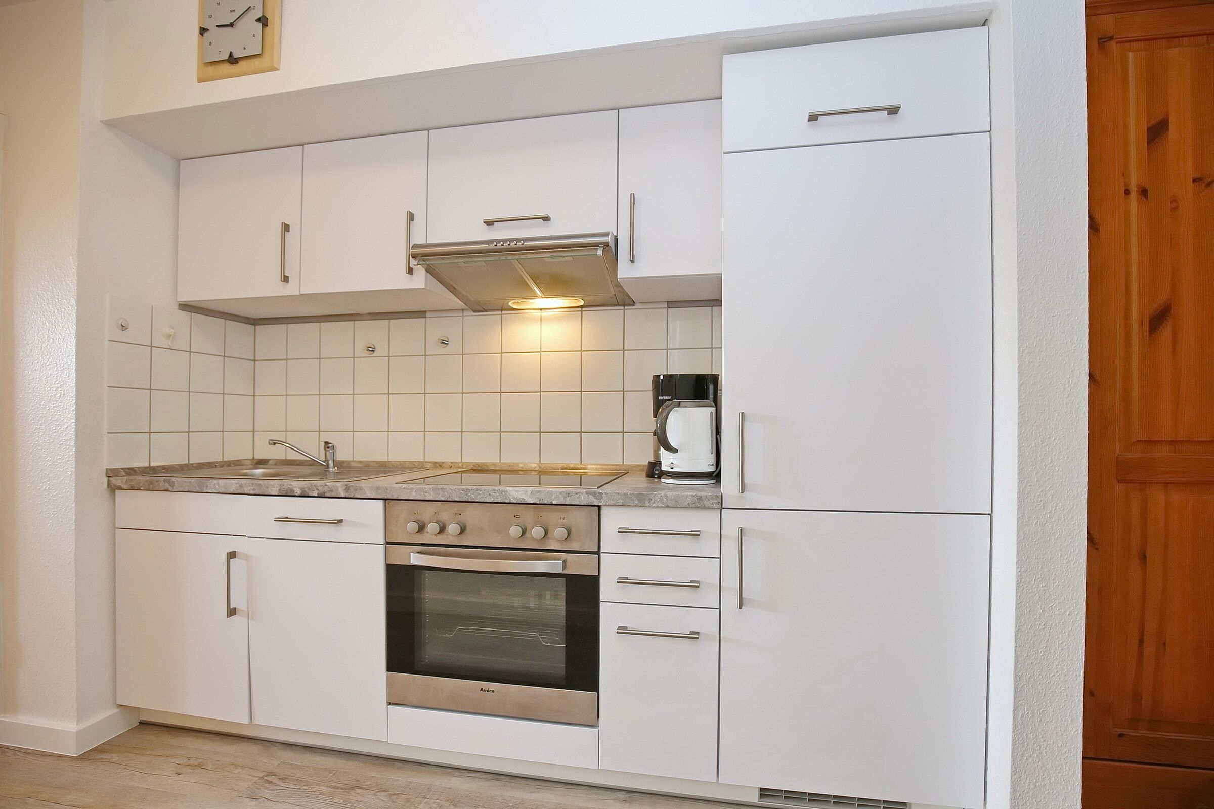 ثلاجة، فرن، موقد طهي مسطح، غسالة أطباق