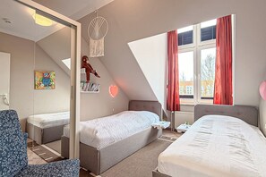 2 bedrooms, travel cot, free WiFi