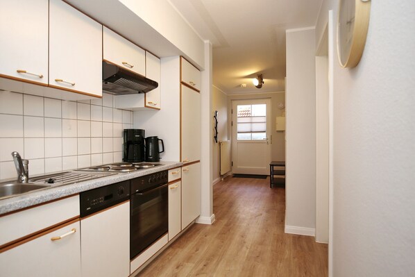 Kühlschrank, Ofen, Herdplatte, Geschirrspüler