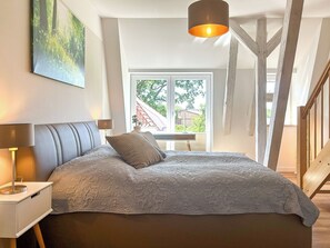 2 عدّة غرف نوم ومكتب وسرير سفر وواي فاي مجانًا