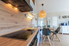 Kühlschrank, Ofen, Herdplatte, Geschirrspüler