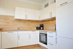 Kühlschrank, Ofen, Herdplatte, Geschirrspüler