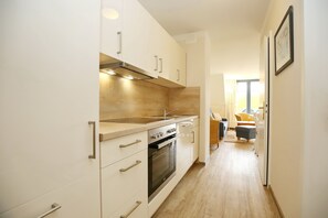 Kühlschrank, Ofen, Herdplatte, Geschirrspüler