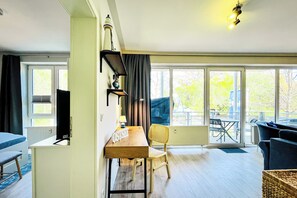 Fernseher, DVD-Player, Stereoanlage