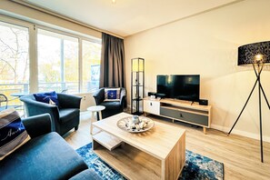 تلفزيون، مشغل دي في دي، ستيريو