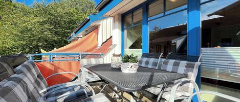 تناول الطعام بالخارج