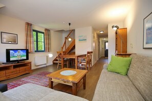 Fernseher, Bücher, Stereoanlage