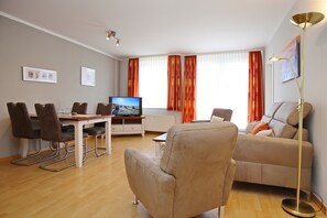 Fernseher, Stereoanlage