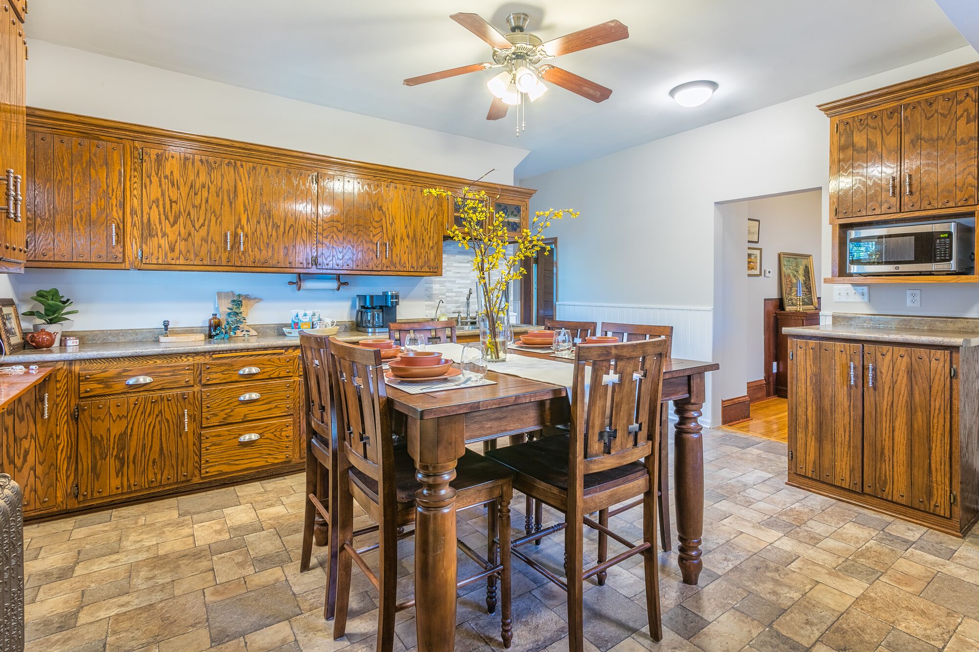 Cottage in the City - Historic Charm, Modern Touch