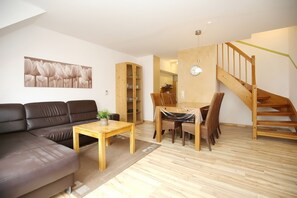 Fernseher, DVD-Player, Stereoanlage