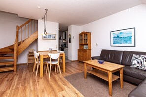 تلفزيون، مشغل دي في دي، كُتُب، ستيريو