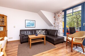 تلفزيون، مشغل دي في دي، كُتُب، ستيريو