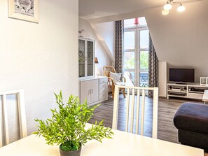 Fernseher, DVD-Player, Stereoanlage