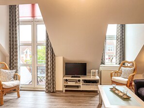 Fernseher, DVD-Player, Stereoanlage