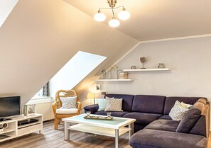 Fernseher, DVD-Player, Stereoanlage