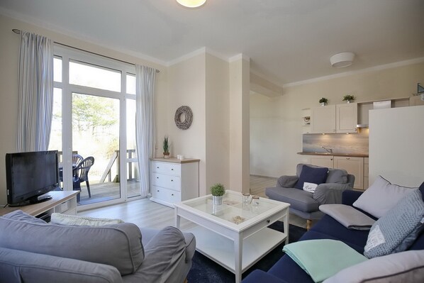TV, DVD player, stereo - Strandvilla Triton Wohnung 01 (Ostseebad Boltenhagen)
