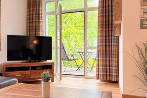 Fernseher, DVD-Player, Stereoanlage